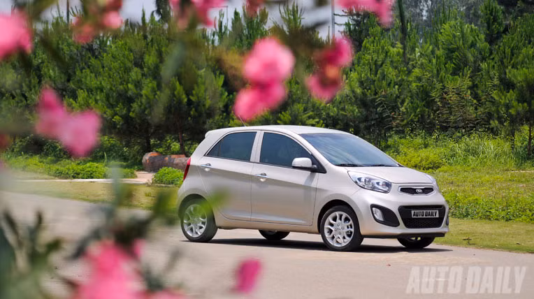 Mẫu xe này còn có khóa an toàn trẻ em cho cửa xe và hệ thống tay lái trợ lực điện tử.