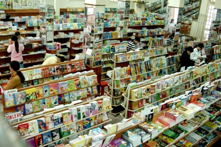 Về nghề nghiệp: Những người sinh ngày 18/4 thường khá hợp với công việc trong lĩnh vực kinh doanh, công nghiệp và xuất bản.