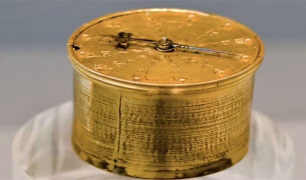 Đồng hồ đầu tiên trên thế giới có tên Nuremberg Egg (Trứng Nuremberg). Sản phẩm này do Peter Hemlein người Đức thiết kế năm 1509.