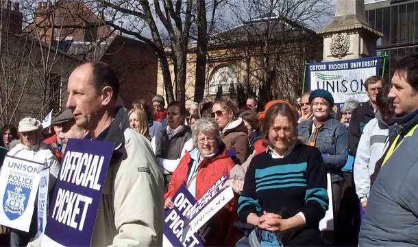 Cuộc đình công đầu tiên trên thế giới được ghi nhận xảy ra vào ngày 14/11 năm 1152 TCN tại Ai Cập. Sự kiện này đã được ghi chép vào giấy cói.