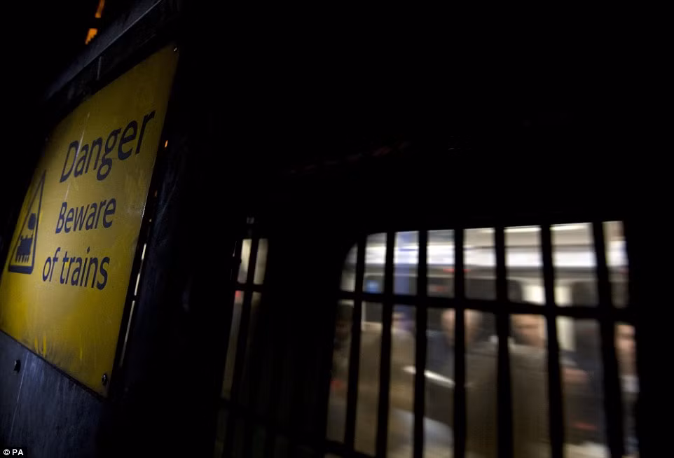 Sau gần 80 năm, chính quyền London có kế hoạch cải tạo, sửa chữa Down Street Tube thành một trong những địa điểm du lịch gắn liền với các sự kiện lịch sử.