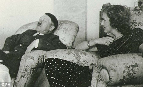 Tình hình càng tồi tệ hơn khi các tướng phát xít Đức cố liên lạc với Hitler để thông báo tình hình quân đồng minh đổ bộ lên bãi biển Normandy nhằm xin sự chỉ đạo.