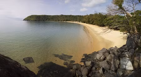 Việt Nam có đường bờ biển dài với vô số bãi biển tuyệt đẹp. Ảnh chụp tại Côn Đảo của David Meenagh/Flickr.