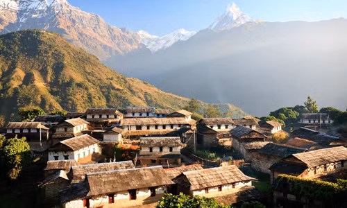 Khoảng 80% dân số Nepal là người theo đạo Hindu, 10% theo đạo Phật. Số còn lại là người dân theo các tôn giáo khác. Đây là một trong số những sự thật thú vị về đất Phật Nepal.