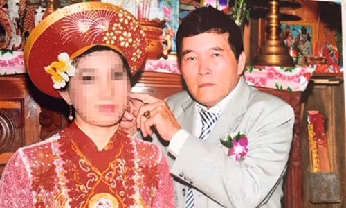 Cu ong U70 gia danh cong an, lua tinh gai tre