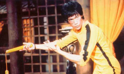 Theo kết quả pháp y, Lý Tiểu Long chết tại Hong Kong vì chứng phù não (não bị sưng to). Vào thời điểm qua đời, Lý Tiều Long đang tham gia diễn xuất trong bộ phim "Trò chơi tử thần" (Game of death).