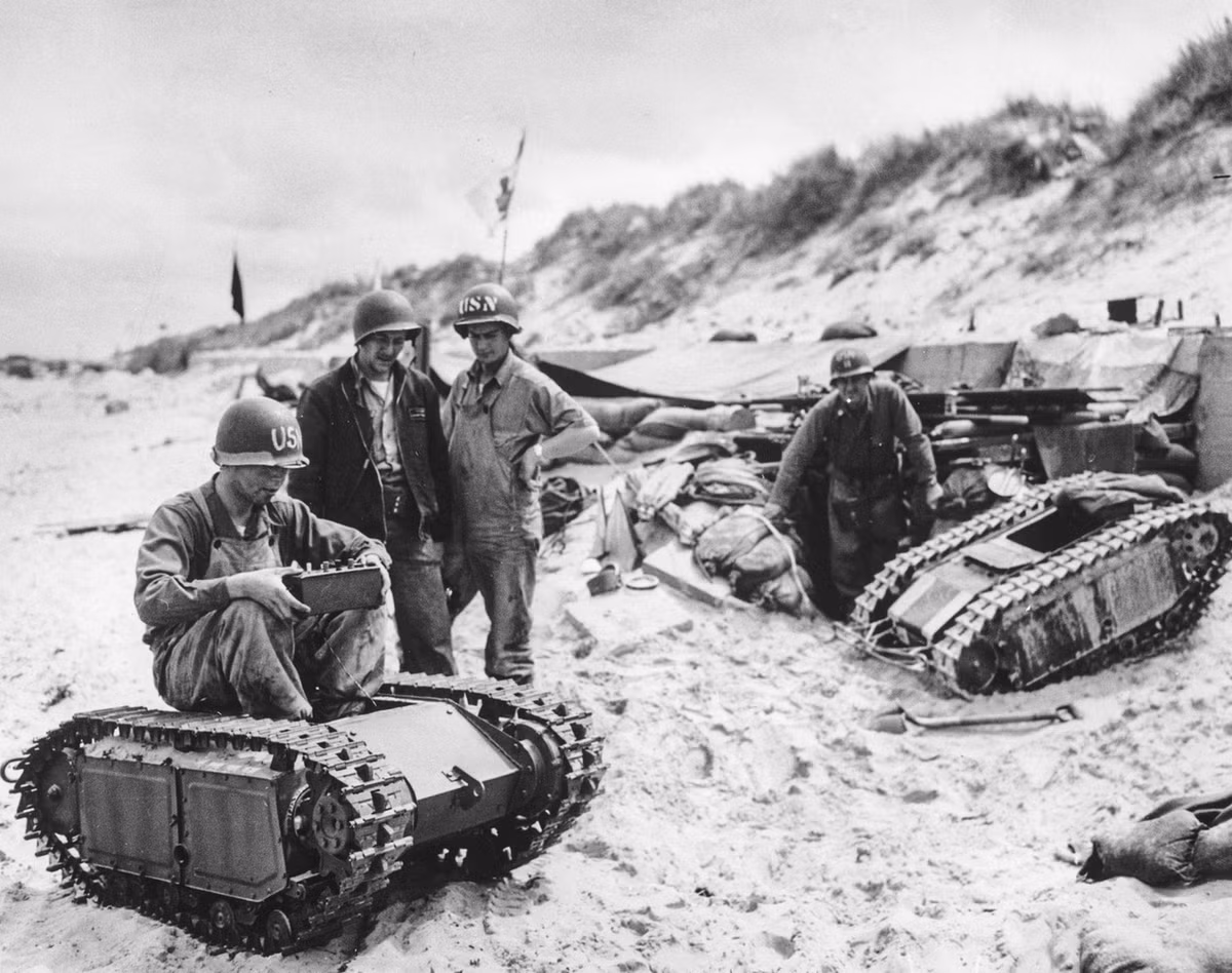 Tuy nhiên, Hitler và các tướng sĩ phát xít Đức không nắm được vị trí và thời gian diễn ra kế hoạch tấn công của quân đồng minh. Nhằm đánh lừa quân đội phát xít Đức hướng sự chú ý vào Calais, quân đồng minh đã thành lập lực lượng "ma" bao gồm các doanh trại, phương tiện chiến đấu và cả máy bay tại Kent và Essex.