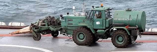 MiG-15 ra đời từ cuối thập niên 1940. Động cơ phản lực duy nhất giúp nó di chuyển với vận tốc tối đa 1.059 km/h nếu lướt trên mặt biển. Trên tàu sân bay Đô đốc Kuznetsov, động cơ này bị biến thành quạt thổi để dọn rác.