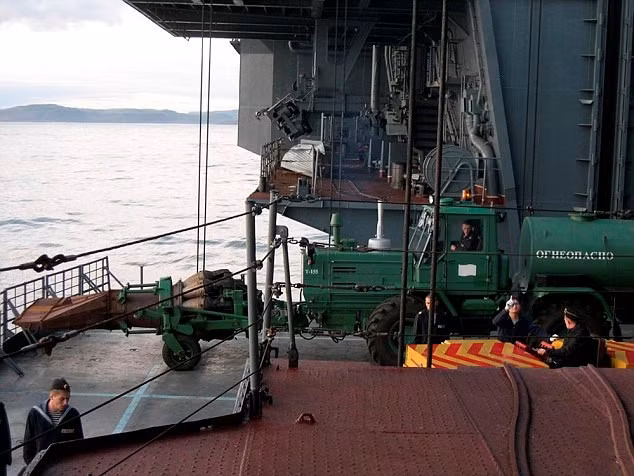 Cỗ máy giúp giảm khối lượng công việc của thủy thủ đoàn trên tàu sân bay duy nhất còn hoạt động của Nga.