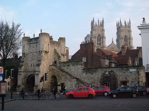 Kham pha nhung ngoi mo tap the noi tieng thoi xua