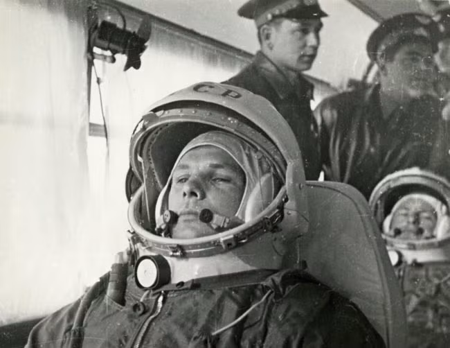 Vào 6h sáng hôm đó, chính quyền Liên Xô đã tổ chức một cuộc họp ngắn trước khi diễn ra chuyến bay đưa con người vào vũ trụ lần đầu tiên.