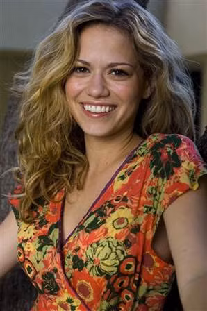 Những người nổi tiếng sinh ngày 2/4: Ajay Devgan, Pranlal Mehta, Deepak Parashar, Casanova, Hans Christian Anderson, Emile Zola, Alec Guinness, Jack Web, Joie Lenz (trong ảnh)...