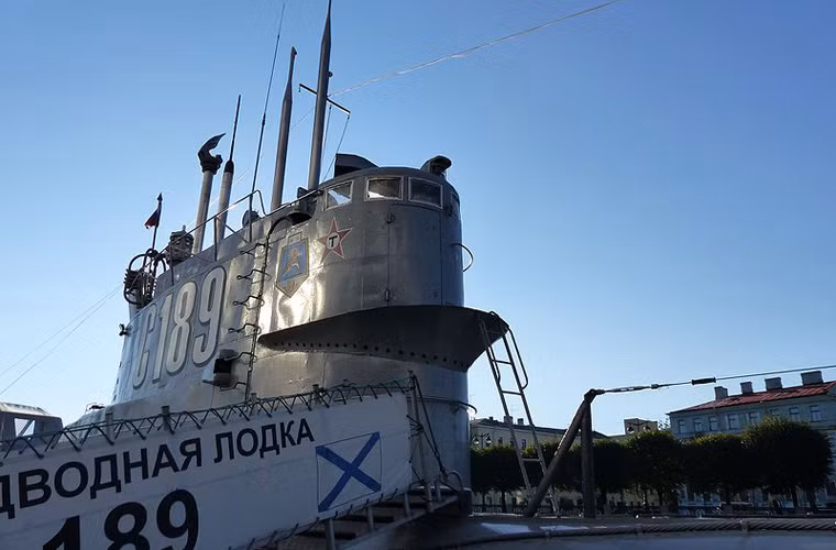 Cận cảnh thượng tầng tàu ngầm 613. Nguồn ảnh: Wikipedia