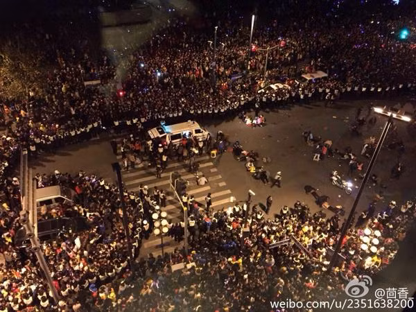 Quang cảnh vụ giẫm đạp vào đêm đón năm mới 2015 ở Thượng Hải tối 31/12.