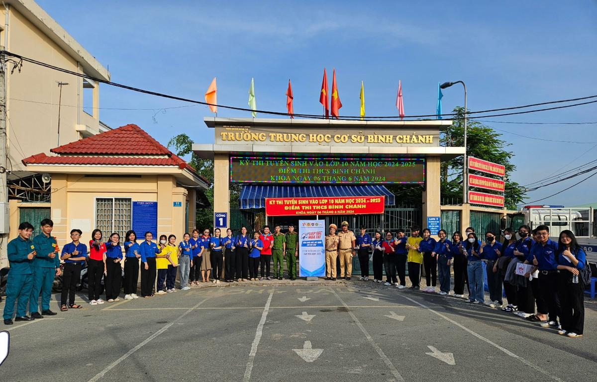 Luôn đồng hành với các thí sinh trong tất cả các kỳ thi trên địa bàn huyện Bình Chánh, Chi đoàn Trạm CSGT Tân Túc (Phòng CSGT (PC08) Công an TP HCM) đã phối hợp với Công an xã, đoàn xã Bình Chánh và Đoàn trường THPT Bình Chánh thực hiện chương trình “Tiếp sức mùa thi” để hỗ trợ, giúp đỡ và kịp thời can thiệp những tình huống xảy ra để các thí sinh thực hiện tốt nhất kỳ thi.