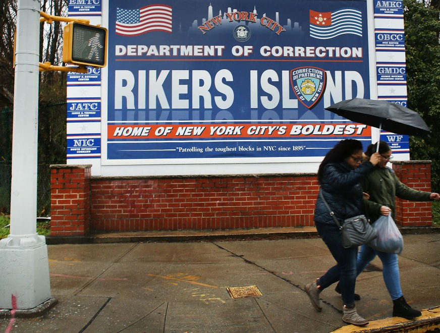 Khu phức hợp nhà tù Rikers Island được mở cửa vào năm 1932 và ban đầu nhằm giam giữ các tù nhân nam.