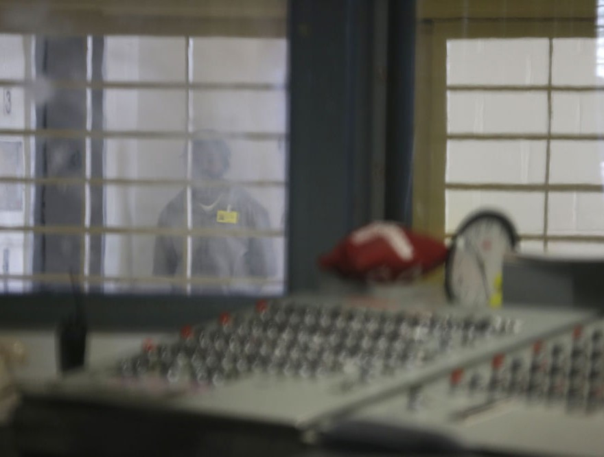 Rikers Island cũng là nơi giam giữ những tù nhân khét tiếng như Mark Chapman – hung thủ sát hại huyền thoại âm nhạc John Lennon, kẻ giết người hàng loạt David Berkowitz và cựu Giám đốc điều hành Quỹ tiền tệ quốc tế Dominique Strauss-Kahn.