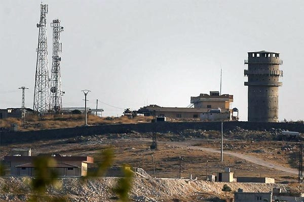 Trong số đó có nhiều tên lửa phòng không vác vai Stinger, một số lượng lớn tên lửa chống tăng TOW cùng một số hệ thống radar khác dùng cho nhiệm vụ phát hiện lực lượng bộ binh mới được Mỹ điều đến Syria hồi cuối năm 2018.