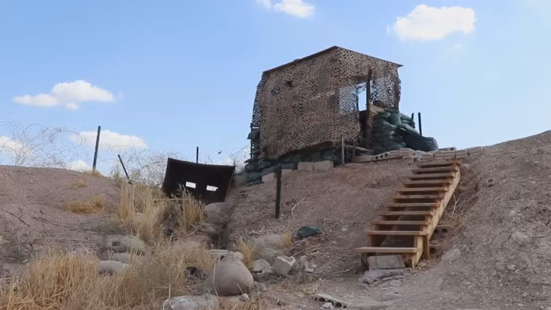 Cùng với một số trạm radar quân đội Mỹ tự tay phá hủy ở phía đông bắc Syria như là một phần trong cuộc rút quân khỏi khu vực này thì nhiều trang bị bị chưa kịp rút khỏi Syria đã bị biến mất.