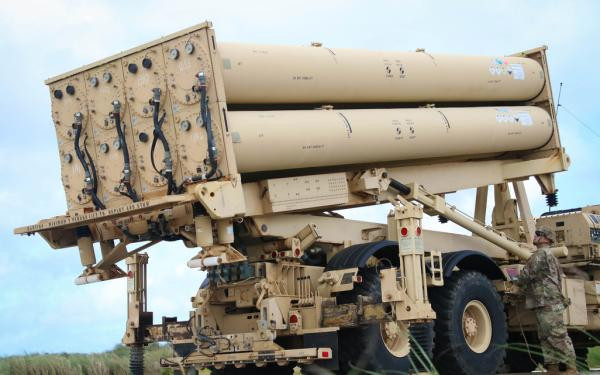 Do THAAD loại tăng tầm bắn có đường kính động cơ đẩy sơ cấp lớn hơn, lực đẩy tăng lên nhiều, từ đó mở rộng khu vực xạ giới và hỏa lực của tên lửa đánh chặn. So với tên lửa THAAD nguyên mẫu có tầm bắn 200km, THAAD đã tăng tầm bắn lên 600km, xa gấp 3 lần. Điều này khiến khu vực đánh chặn của tên lửa THAAD tăng tầm kiểu mới mở rộng gấp 9 - 12 lần. Đây không chỉ là sự gia tăng đáng kể diện tích phòng thủ tên lửa, quan trọng hơn là giúp cho hệ thống hoàn thành được nhiều lần đánh chặn. Khi phát hiện việc đánh chặn bị thất bại, hệ thống tên lửa vẫn có đủ thời gian để thực thi đánh chặn lần thứ hai, thứ ba, nâng cao xác suất thành công khi đánh chặn.