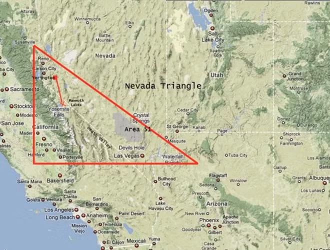Năm 2007, nhà thám hiểm và cũng là một phi công nổi tiếng Steve Fossett đã điều khiển một máy bay cỡ nhỏ qua khu vực này trước khi biến mất không dấu vết. Phải mất tới 13 tháng sau, lực lượng cứu hộ mới tìm thấy xác máy bay và thi thể của ông Fossett.