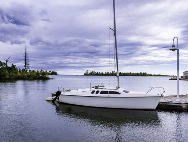 Khoảng hơn 200 con tàu đã chìm sâu dưới hồ Superior và nhiều tàu trong số đó chưa bao giờ được tìm thấy.