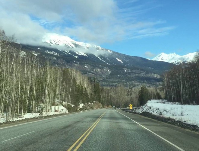 Nằm vắt ngang qua British Columbia ở phía Đông Canada, Quốc lộ 16 là nơi xảy ra rất nhiều vụ mất tích bí ẩn, nạn nhân chủ yếu là những cô gái trẻ.