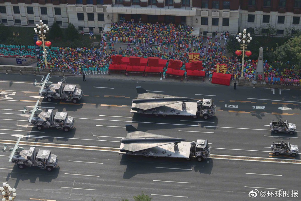 DR-8 có thiết kế khí động học tương tự dự án máy bay trinh sát siêu thanh không người lái D-21 của Mỹ. D-21 được giới thiệu vào những năm 1960. Chương trình bị hủy bỏ vào năm 1971 sau khi 4 máy bay bị mất trong các nhiệm vụ ở Trung Quốc. Ảnh: Twitter/Dafeng Cao.