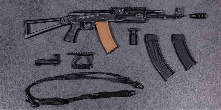 Hãng chế tạo vũ khí hạng nhẹ Kalashnikov Concern của Nga cho biết mẫu súng trường AK-74M được hiện đại hóa với độ chính xác cao hơn 50% phiên bản AK-74. AK-74M được trang bị các thiết bị ngắm bắn quang điện tử và laser, có đèn pin để hỗ trợ tác chiến ở các khu vực có tầm nhìn hạn chế, bộ phận giảm thanh.