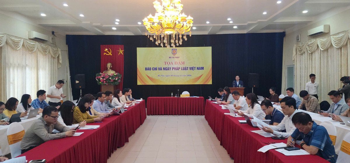 Lan toả tinh thần thượng tôn Hiến pháp và pháp luật Lan toa tinh than thuong ton Hien phap va phap luat