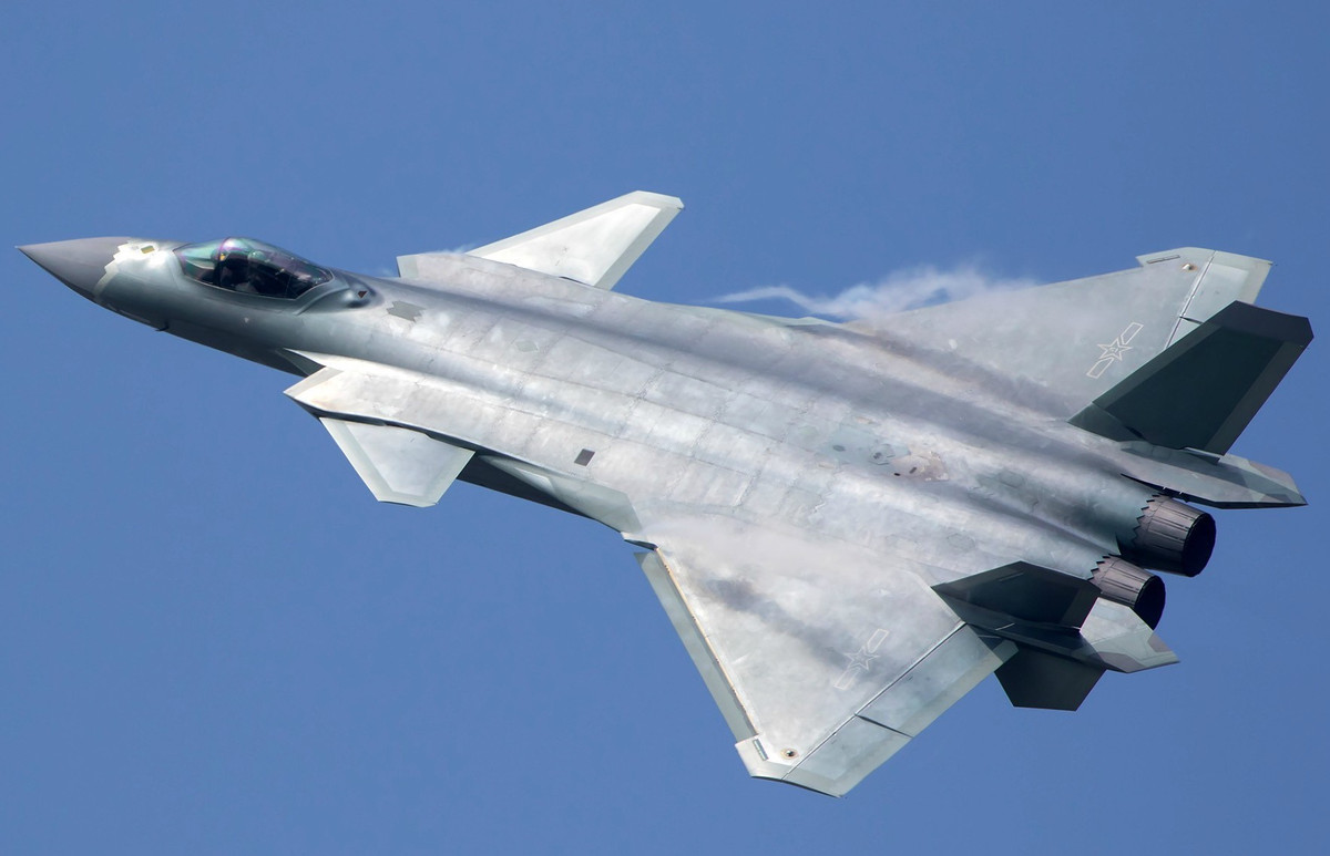 "Như vậy có nghĩa là F-35 rẻ hơn 10 - 30 triệu USD khi đặt cạnh J-20 và Su-35", báo cáo của Sina cho biết, điều này tứ là máy bay chiến đấu J-20 có giá khoảng 90 triệu USD.