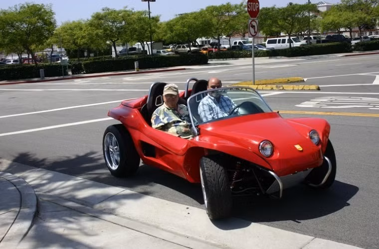 5. Meyers Manx V: Trong lễ kỷ niệm của mình, Meyers Manx Inc đã cho ra mắt Manx V, một nguyên mẫu buggy chạy điện với một động cơ điện 84 mã lực kèm một khung thép hàn.