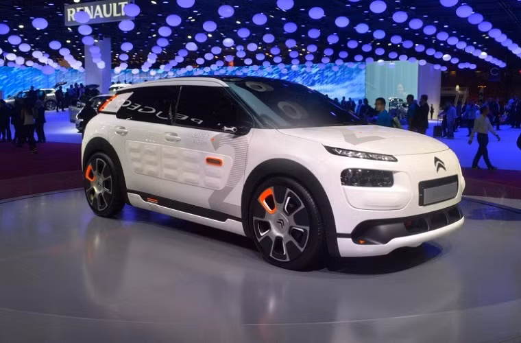 9. Citroën C4 Cactus Airflow: Công nghệ PSA Peugeot Citroën là hệ thống truyền động khí nén kết hợp với một loạt các cải tiến khí động học để tạo ra Citroën C4 Cactus Airflow, được ra mắt tại Paris Motor Show.