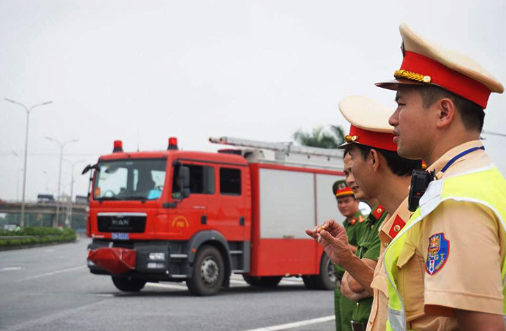 Hậu quả vụ tai nạn xe cứu hỏa làm chiến sĩ Chử Văn Khánh (25 tuổi, cán bộ đội Cảnh sát PCCC số 12) tử vong, nhiều người khác bị thương, không nguy hiểm đến tính mạng.