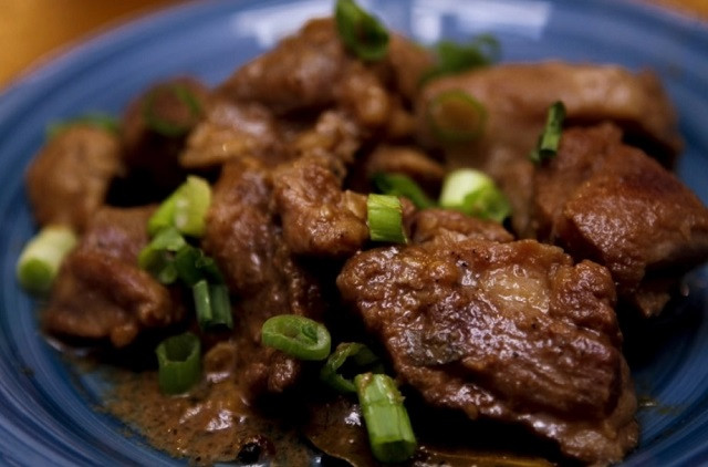  Ẩm thực đa dạng: Ẩm thực của Philippines không được nổi tiếng như Nhật Bản hay Trung Quốc. Nhưng một khi đã đến đây, chắc chắn du khách sẽ bất ngờ trước thiên đồ ăn mới lạ, đầy hấp dẫn. Đặc biệt là ẩm thực đường phố cực kỳ nhiều món ngon.