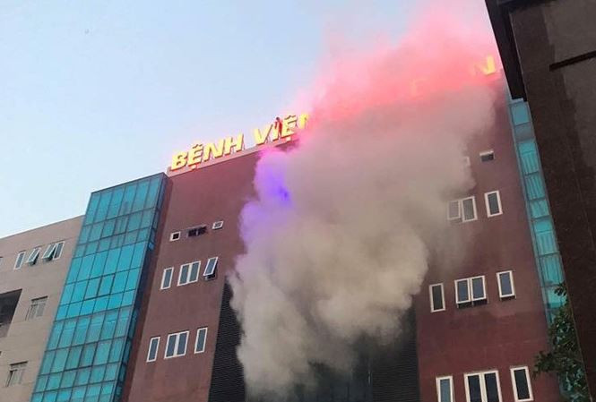 Ha Noi: Chay Benh vien Buu dien, nhieu nguoi hoang so