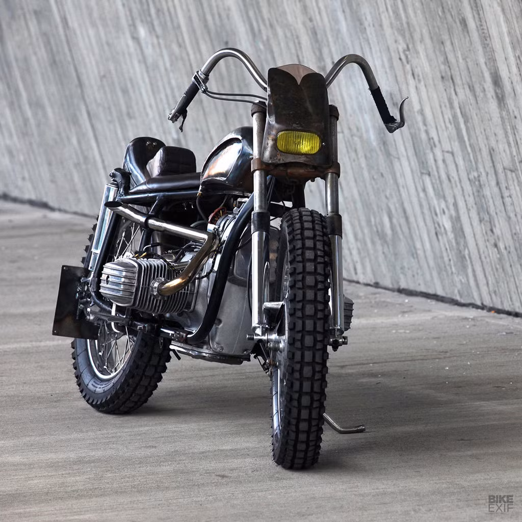 Mẫu độ pha trộn giữa nhiều yếu tố như Scrambler, Chopper và Dirt Track. Hãng xe Dnepr này nằm ở vùng Ural, Nga. Xe gốc chính là bản sao của chiếc BMW R71, được chế tạo ở Ucraina.