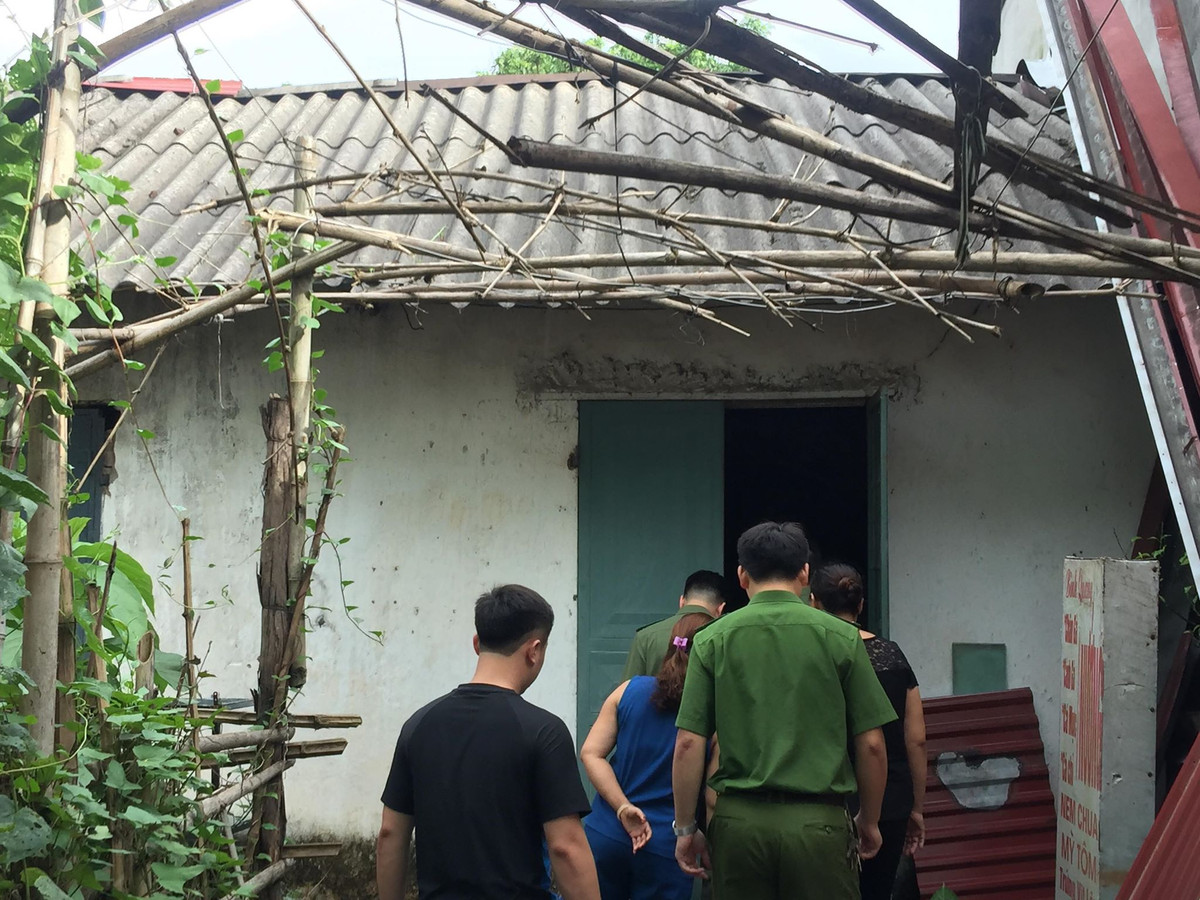 Bat thuong diem thi o Hoa Binh: Khoi to, bat tam giam 2 can bo-Hinh-2