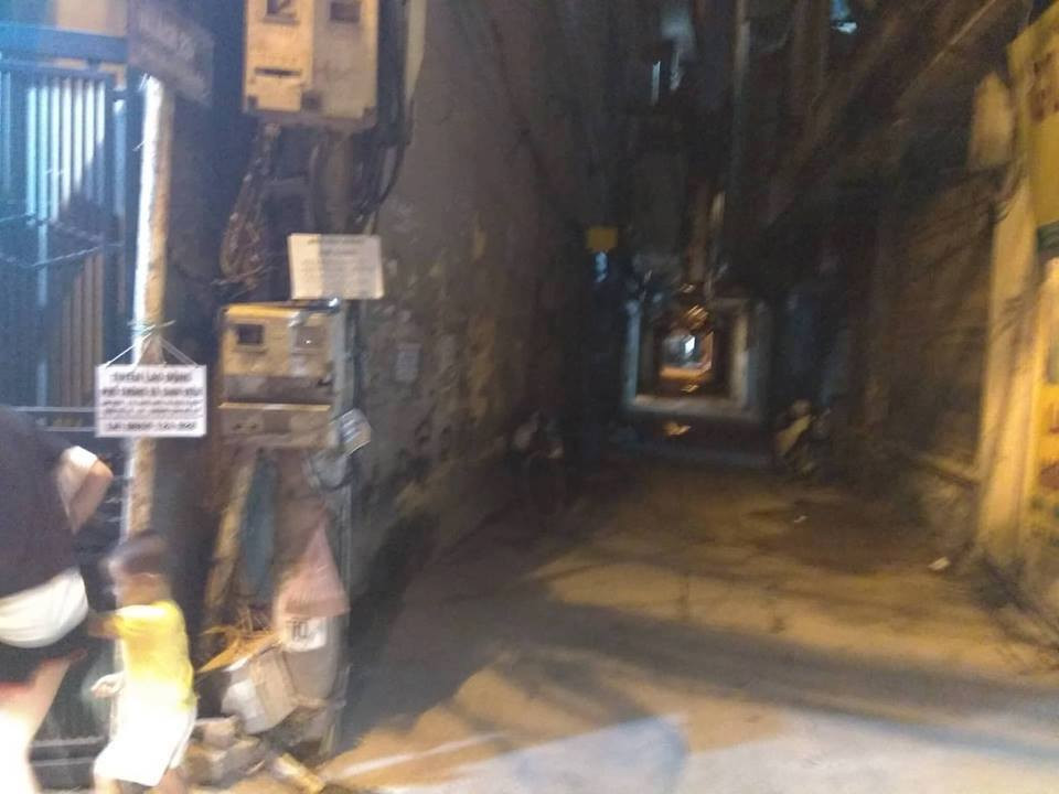 Hai hung thi the nguoi dan ong duoc phat hien tren san thuong chung cu-Hinh-2