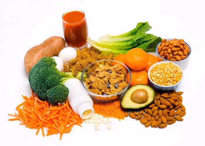 Bổ sung axit folic: Axit folic có thể giúp làm giảm các dị tật bẩm sinh liên quan đến hệ thần kinh và não. Bạn nên nhớ rằng các khuyết tật của ống thần kinh xảy ra trong tháng đầu tiên của thai kỳ khi hầu hết phụ nữ không biết mình đang mang thai. Vì vậy hãy bắt đầu bổ sung axit folic trước khi bạn có thai để có hiệu quả tốt nhất, tuy nhiên hãy gặp bác sĩ để được tư vấn và dùng đúng liều lượng.