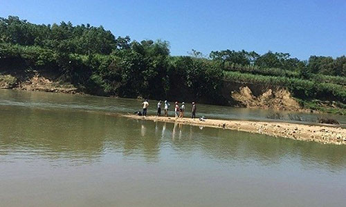 Ha Noi: Hoang hon phat hien hai phan thi the nguoi tren song