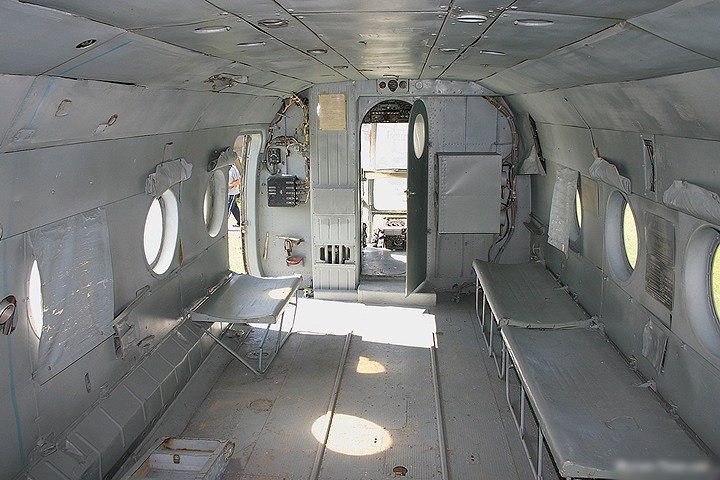 Khoang máy bay Mi-8. Ảnh: Military Today.