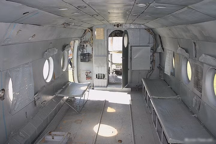 Khoang máy bay Mi-8. Ảnh: Military Today.
