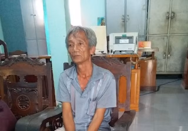 Ke giet nguoi phu nu, troi hai tay khai gi voi canh sat?