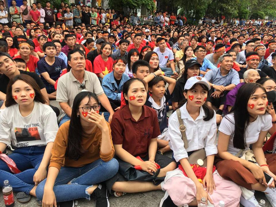 Kết thúc trận đấu khán giả thất thần vì Olympic Việt Nam đã thua Olympic Hàn Quốc.