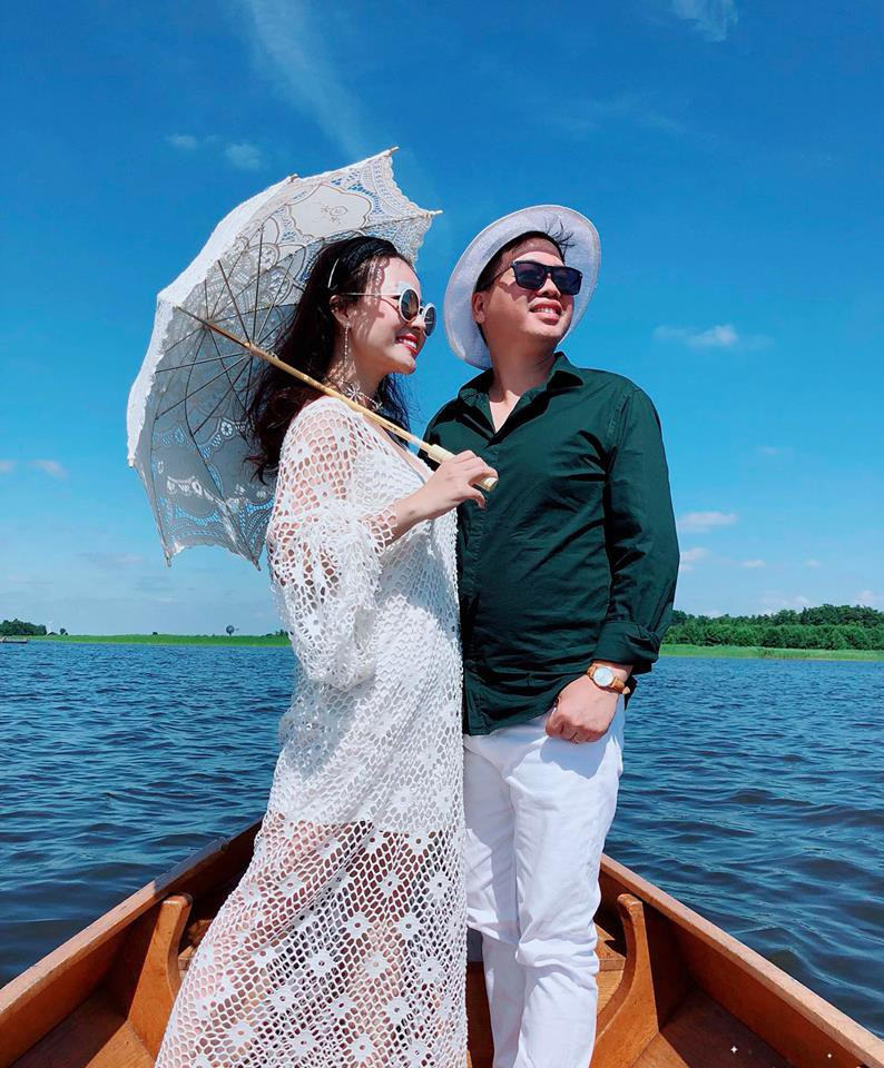 "Nhưng đúng là cái duyên do ông trời se, “ghét của nào trời trao của ấy”… Khi nên duyên vợ chồng, sống với nhau nhiều năm, tự dưng mình…không thấy anh xấu nữa. Anh đẹp dần lên trong mắt tôi. Anh ngày càng đẹp từ hình thức cho đến tính cách, sự lắng nghe, chia sẻ, thấu hiểu vợ. Đăng Dương là người chồng tuyệt vời đối với Kim Xuyến, là người đàn ông biết chia sẻ với gia đình".