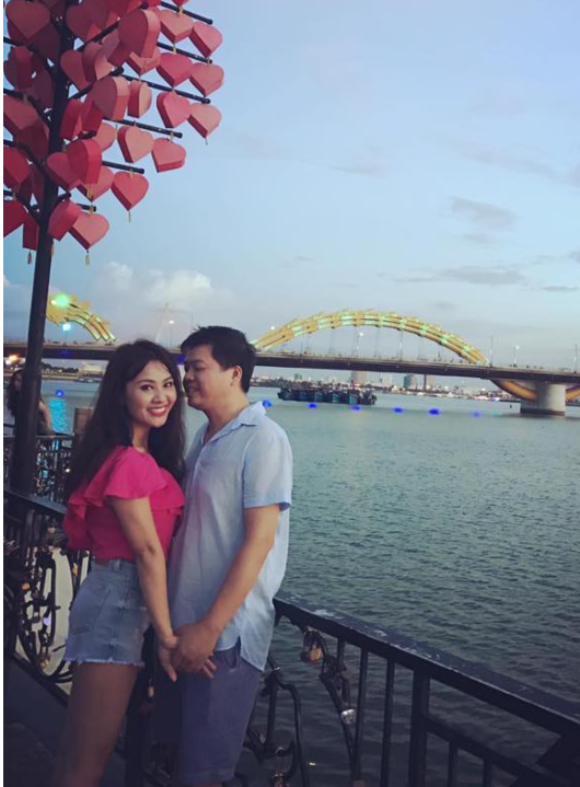 Chính sự yêu thương, thấu hiểu và tôn trọng đã khiến gia đình Đăng Dương luôn hạnh phúc, hai vợ chồng vẫn luôn quấn quýt, hạnh phúc như thời mới yêu.