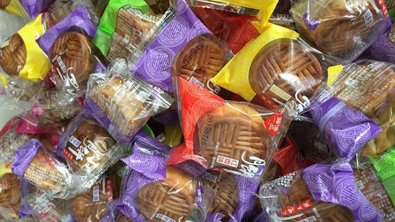 Truy tim banh trung thu Trung Quoc sieu re 2000 dong