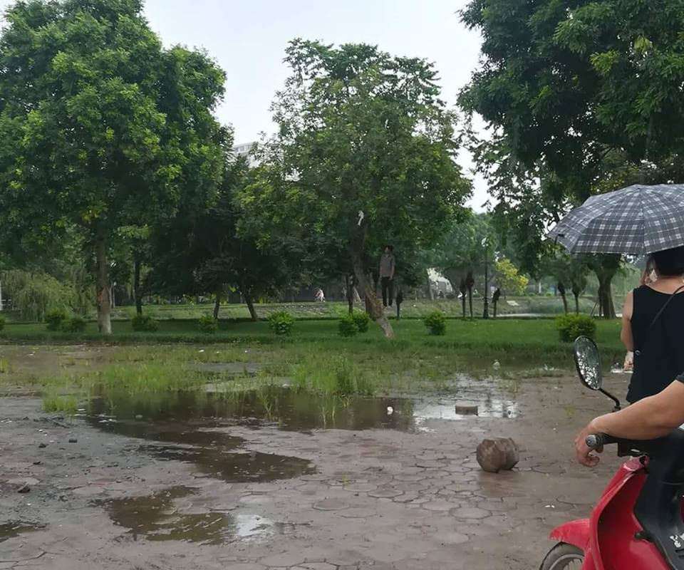 Hai hung phat hien nguoi dan ong chet treo co o ho Den Lu