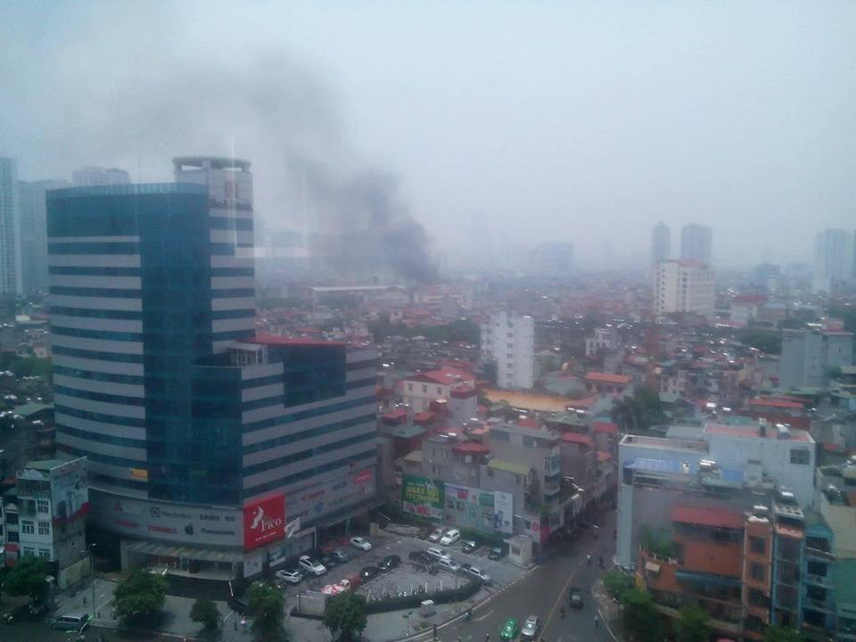 Hy huu: Chay nha giua trua, chet 30 con cho o Ha Noi